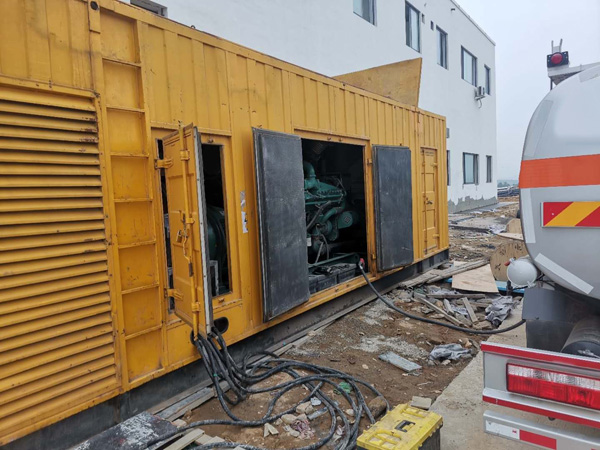 涧西如何在发电机出租合同中约定设备的维修和保养责任?